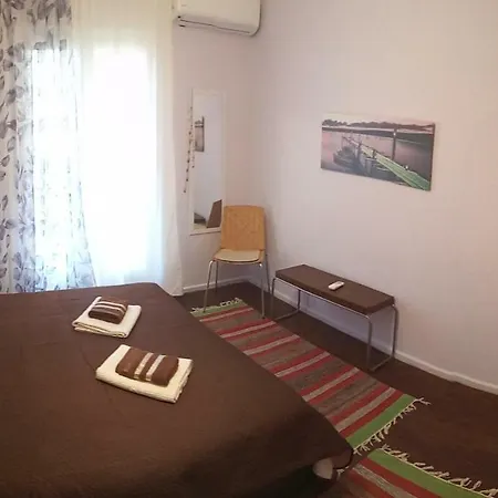 Up To 5 Guests - Cosy Apt In The Center! *