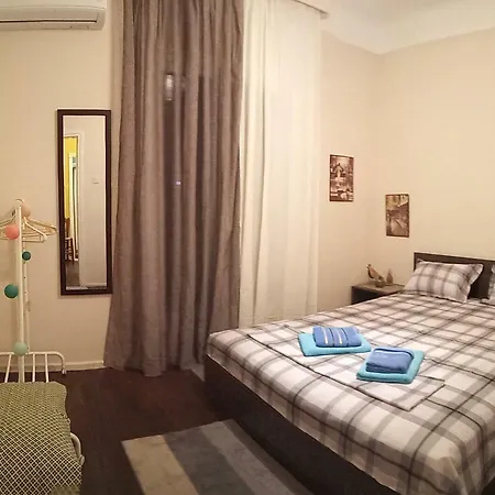 Up To 5 Guests - Cosy Apt In The Center! *