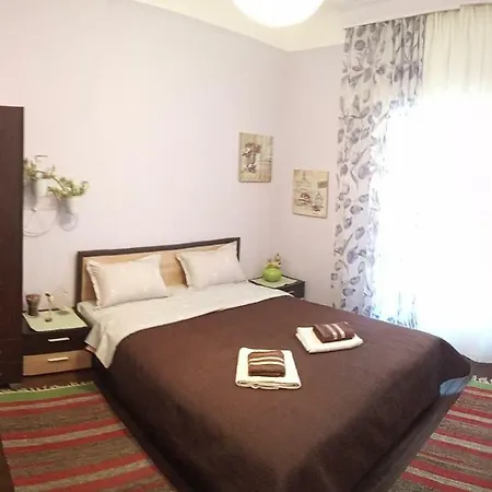 Up To 5 Guests - Cosy Apt In The Center! Soluň