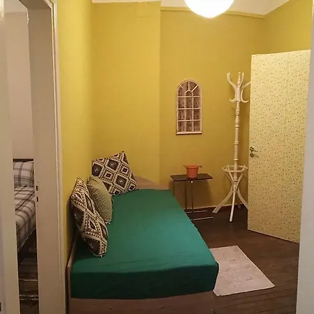 Up To 5 Guests - Cosy Apt In The Center! *